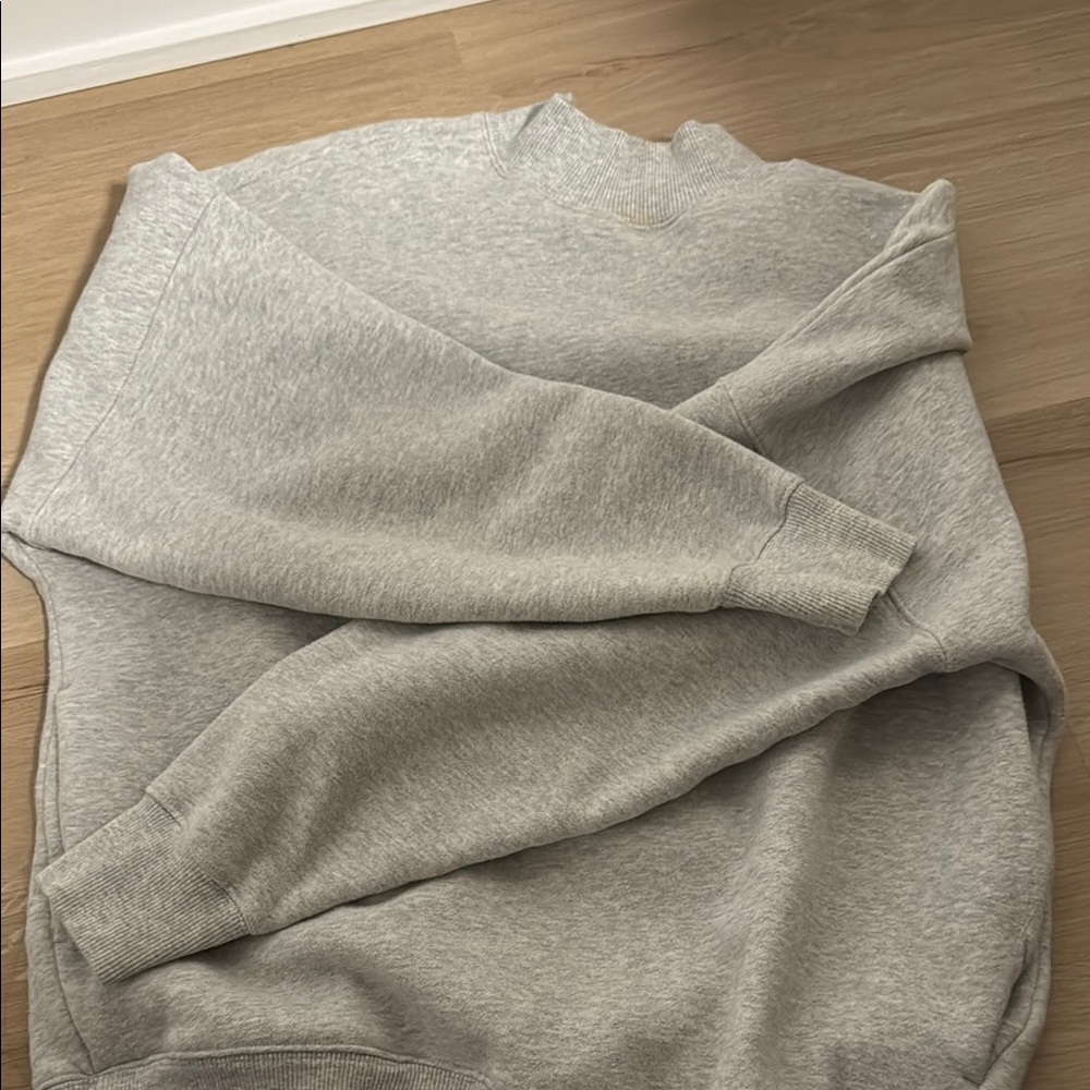 Aritzia Gray Sweatshirt